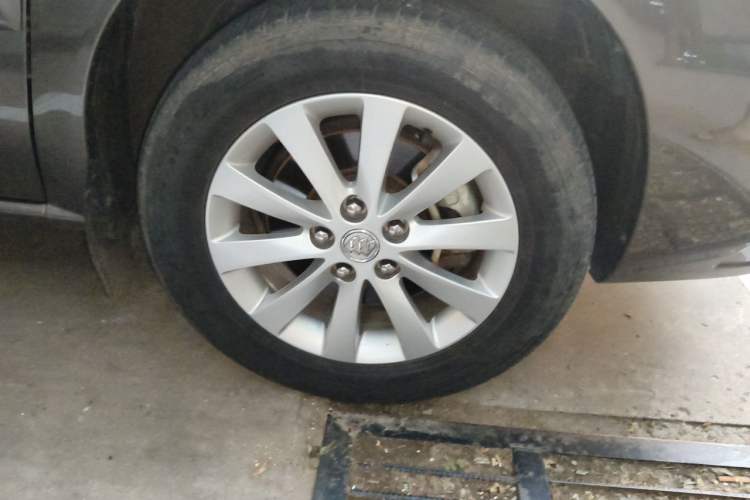 Used Buick GL8 2014 2.4L Comfort Edition Right Front Wheel Hub