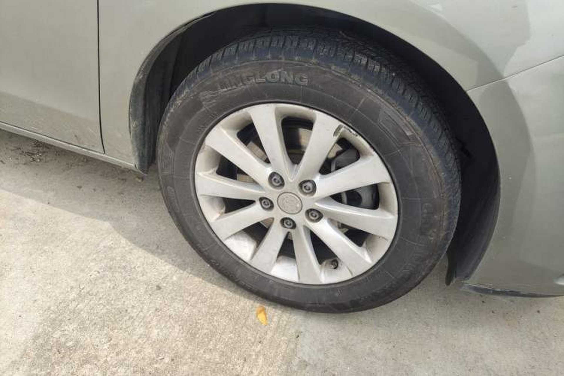 Used Buick GL8 2014 2.4L CT Luxury Business Comfort Edition Right Front Wheel Hub