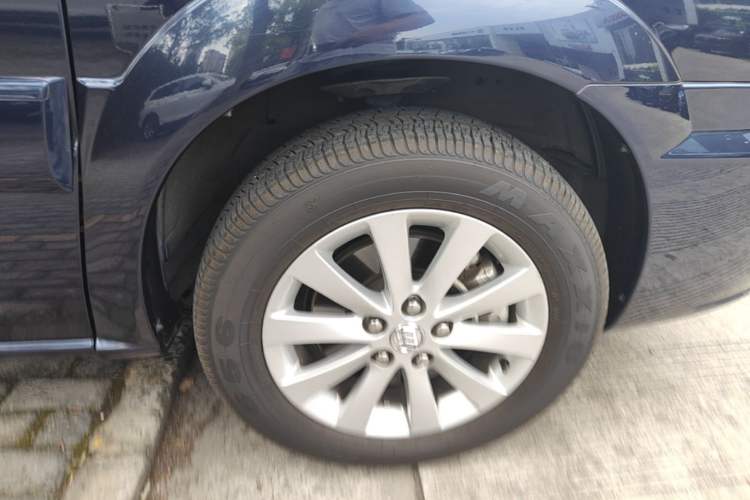 Used Buick GL8 2014 2.4L Classic Edition Right Front Wheel Hub