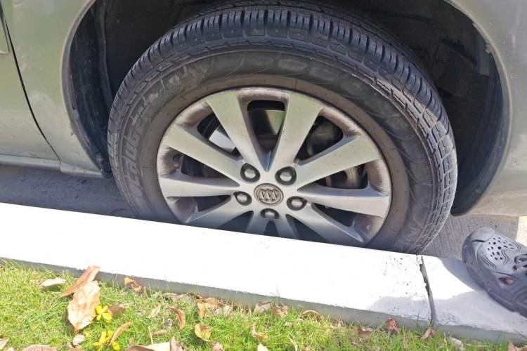 Used Buick GL8 2014 2.4L Classic Edition Right Front Wheel Hub