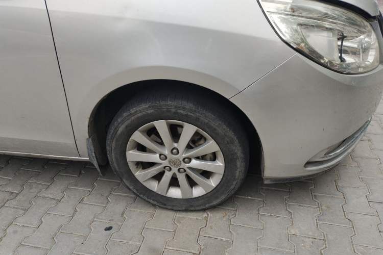 Used Buick GL8 2014 2.4L CT Luxury Business Comfort Edition Right Front Wheel Hub