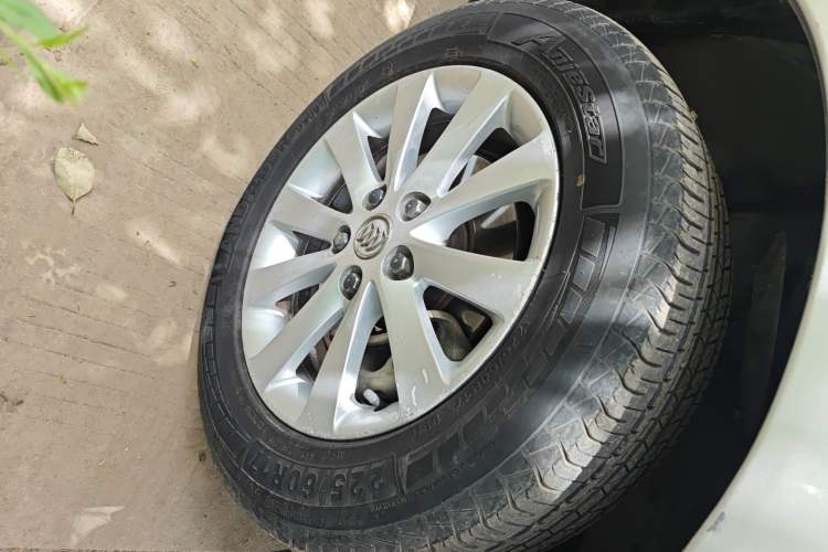 Used Buick GL8 2014 2.4L Comfort Edition Right Front Wheel Hub