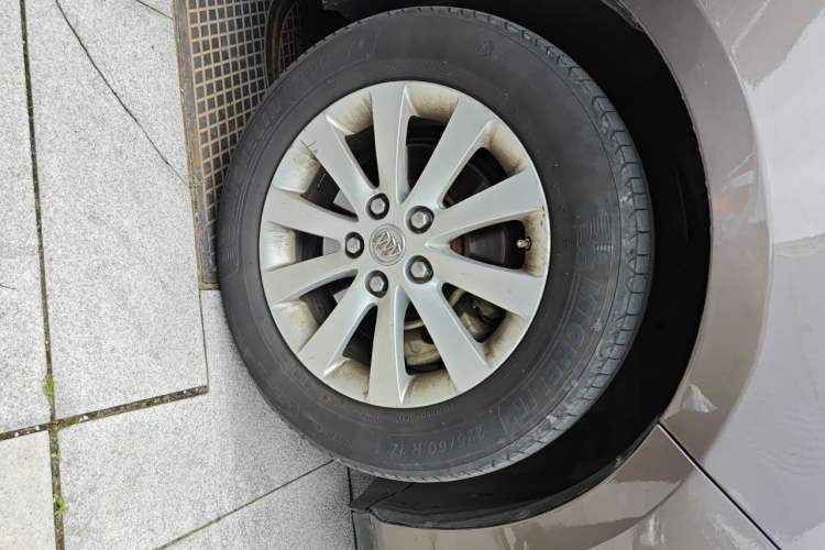 Used Buick GL8 2014 2.4L LT Luxury Business Executive Edition Right Front Wheel Hub