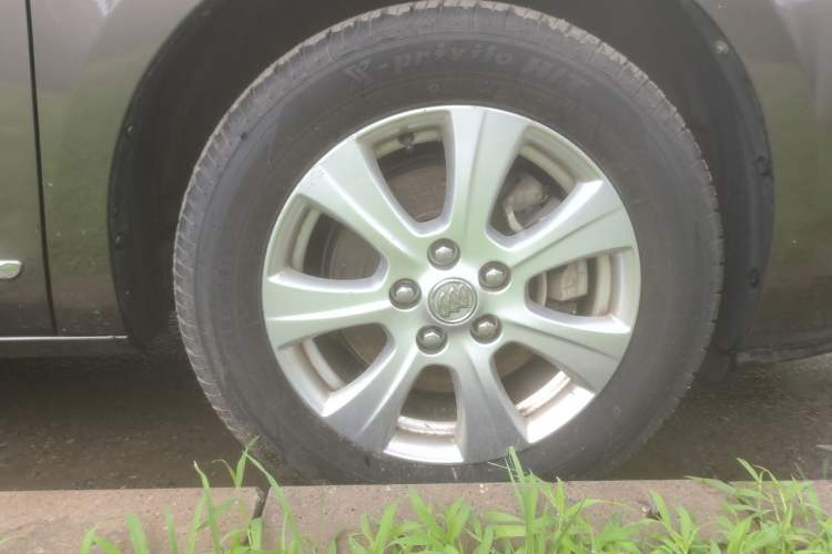 Used Buick GL8 2014 3.0L XT Luxury Business Flagship Edition Right Front Wheel Hub