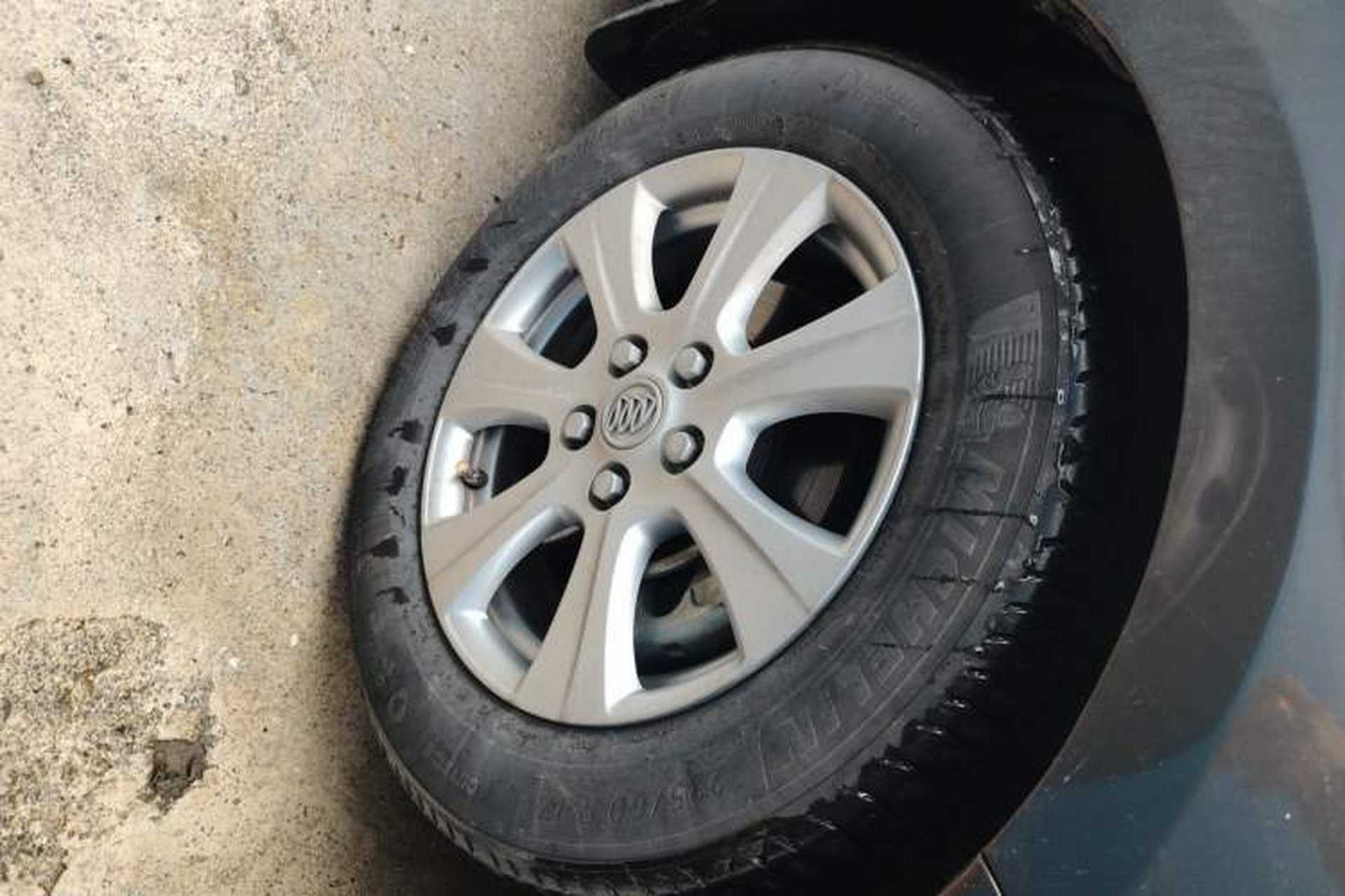 Used Buick GL8 2014 3.0L GT Luxury Business Haoya Edition Right Front Wheel Hub