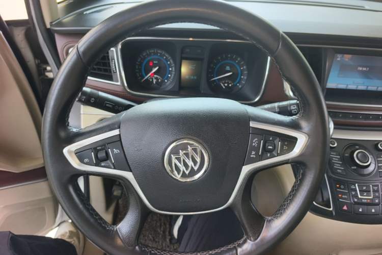Used Buick GL8 2014 3.0L GT Luxury Business Haoya Edition Steering Wheel