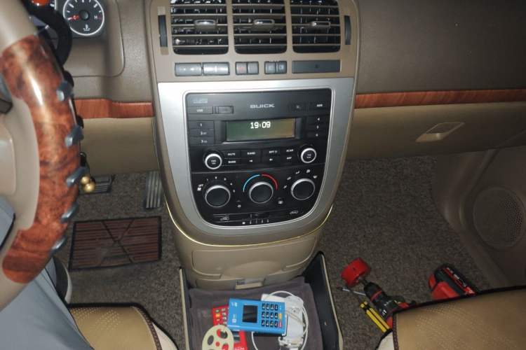 Used Buick GL8 2014 2.4L Comfort Edition Audio And AC Panel