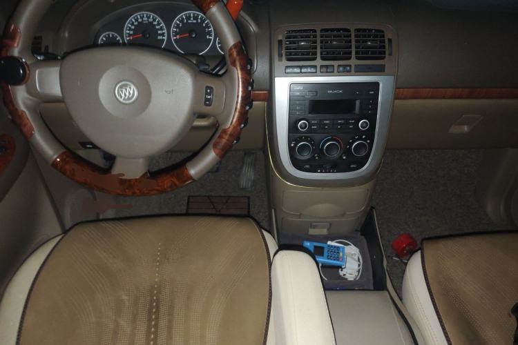 Used Buick GL8 2014 2.4L Comfort Edition Center Console