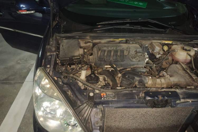 Used Buick GL8 2014 2.4L Comfort Edition Engine Bay Right