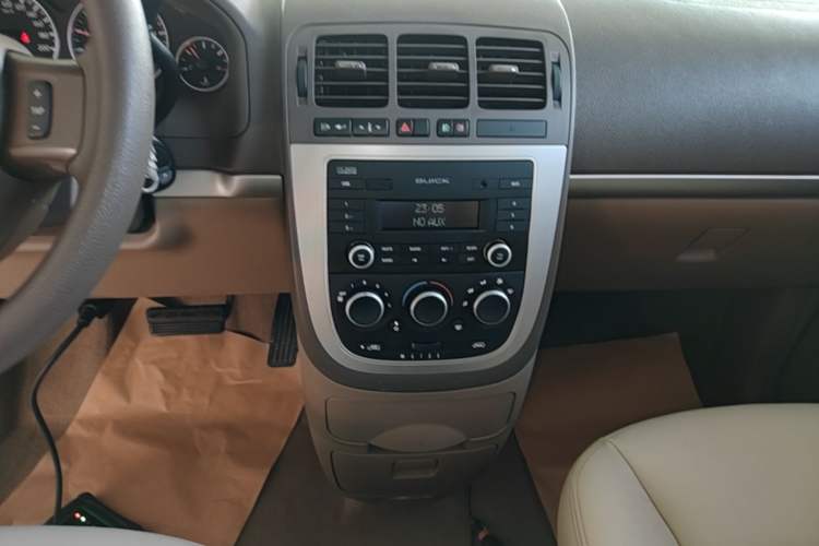 Used Buick GL8 2014 2.4L Classic Edition Audio And AC Panel