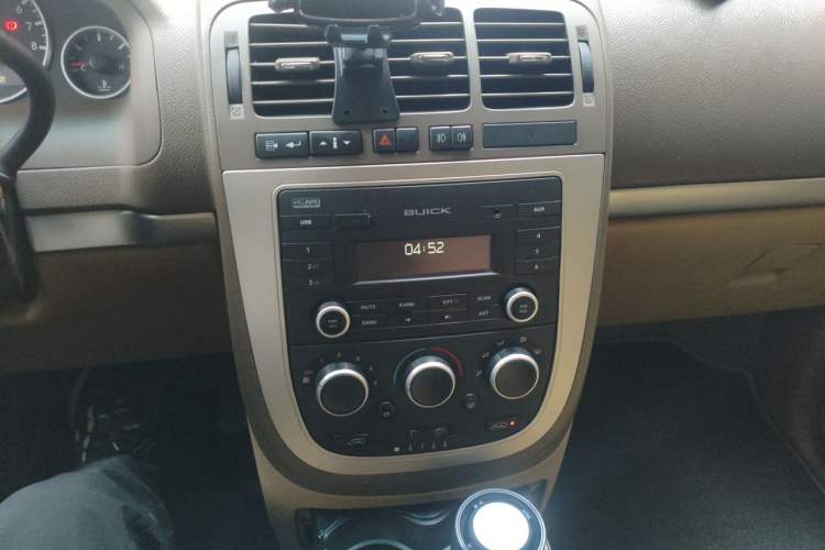 Used Buick GL8 2014 2.4L Comfort Edition Audio And AC Panel