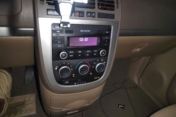 Used Buick GL8 2014 2.4L Classic Edition Audio And AC Panel