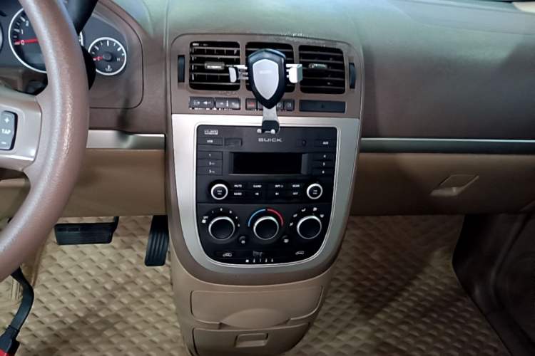 Used Buick GL8 2014 2.4L Classic Edition Audio And AC Panel