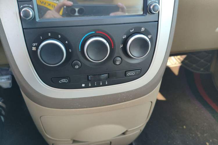 Used Buick GL8 2014 2.4L Classic Edition Audio And AC Panel