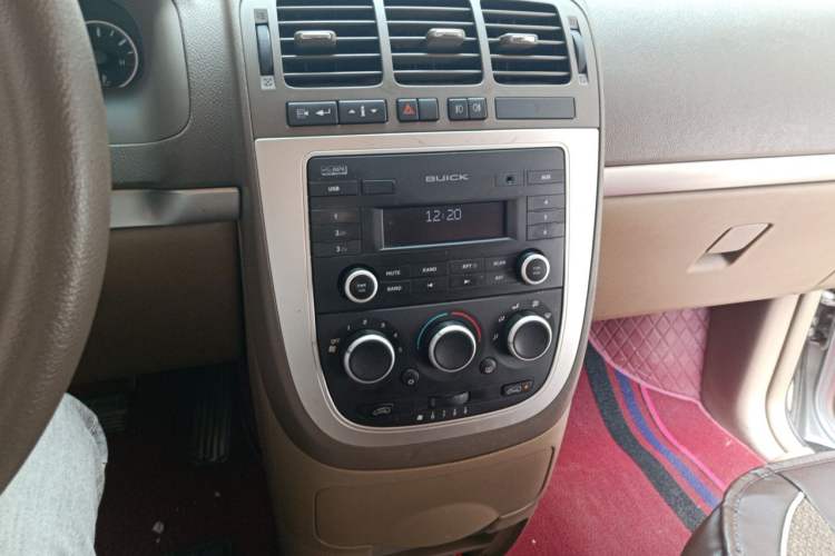 Used Buick GL8 2014 2.4L Classic Edition Audio And AC Panel