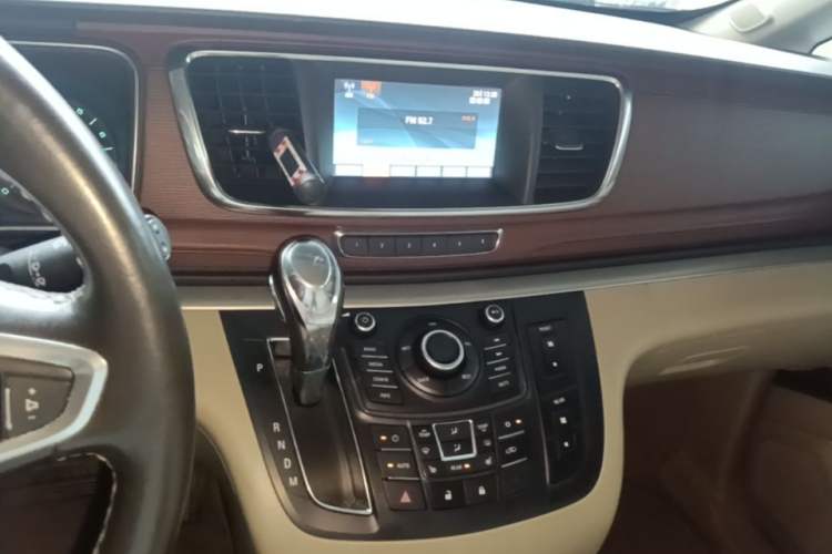 Used Buick GL8 2014 3.0L GT Luxury Business Haoya Edition Audio And AC Panel