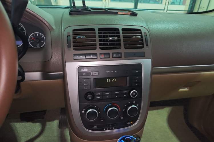 Used Buick GL8 2014 2.4L Classic Edition Audio And AC Panel