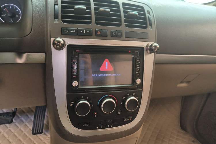 Used Buick GL8 2014 2.4L Classic Edition Audio And AC Panel