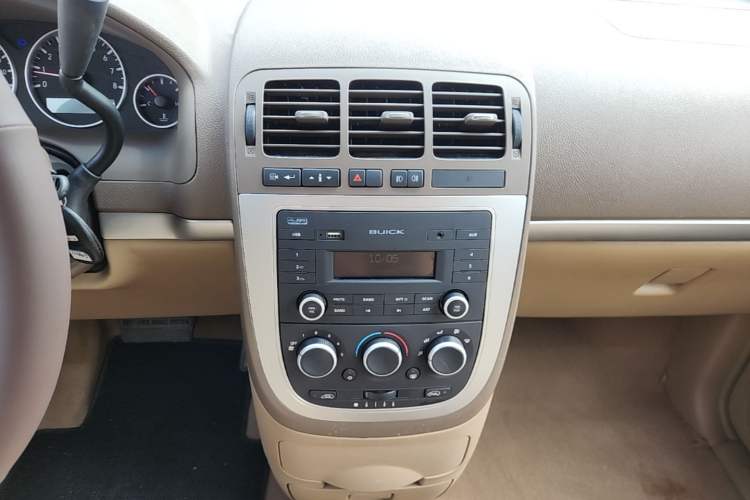 Used Buick GL8 2014 2.4L Classic Edition Audio And AC Panel