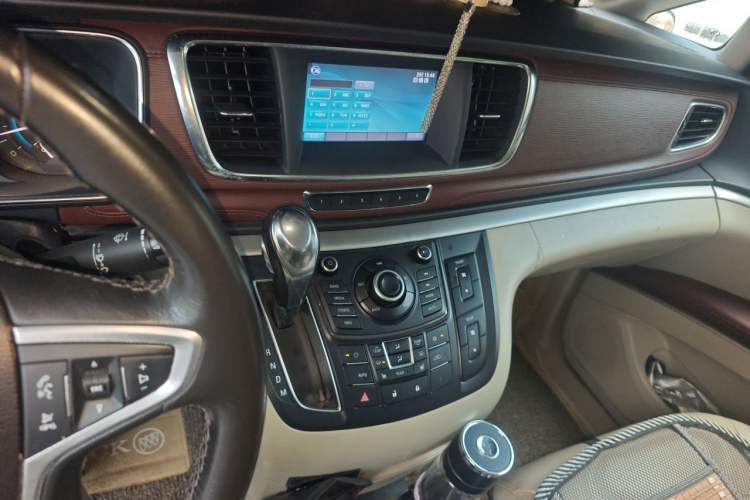 Used Buick GL8 2014 3.0L GT Luxury Business Haoya Edition Audio And AC Panel