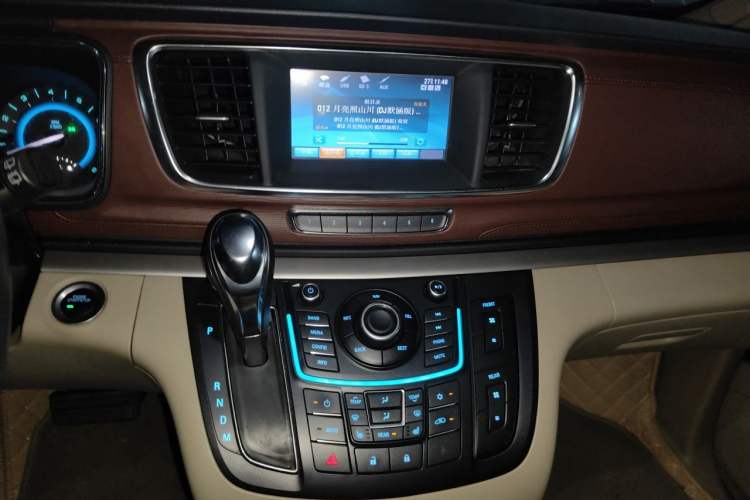 Used Buick GL8 2014 3.0L GT Luxury Business Haoya Edition Audio And AC Panel