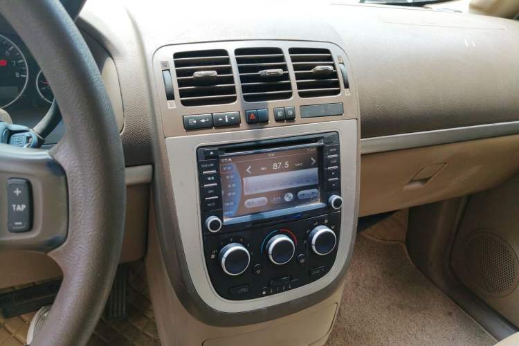 Used Buick GL8 2014 2.4L Classic Edition Audio And AC Panel