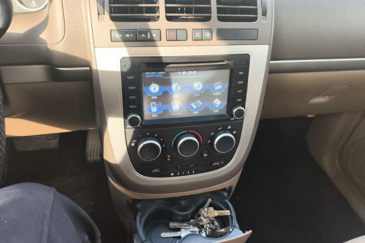 Used Buick GL8 2014 2.4L Classic Edition Audio And AC Panel