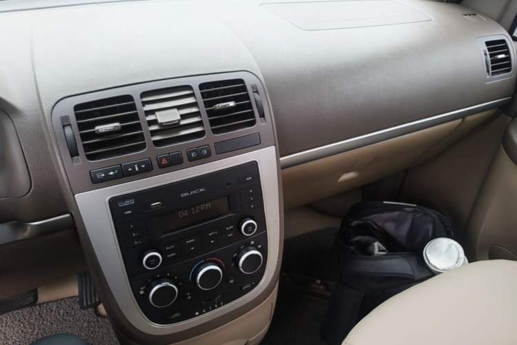Used Buick GL8 2014 2.4L Classic Edition Audio And AC Panel