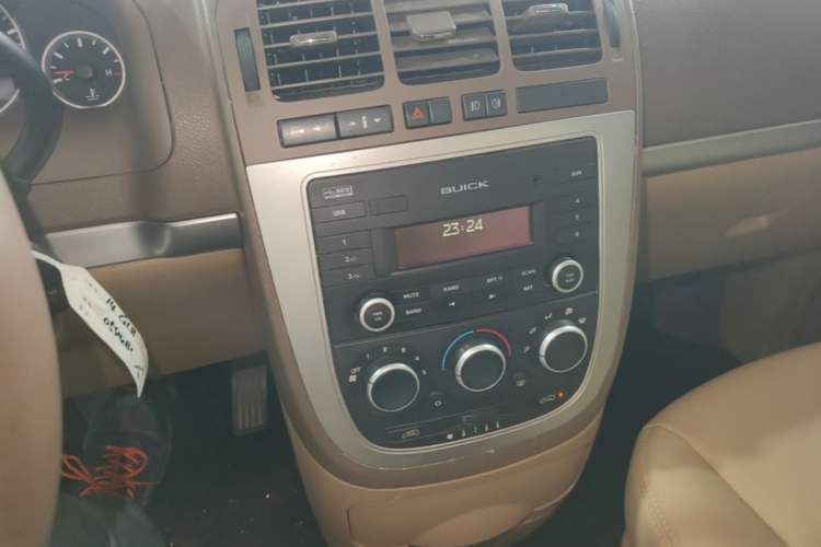 Used Buick GL8 2014 2.4L Classic Edition Audio And AC Panel