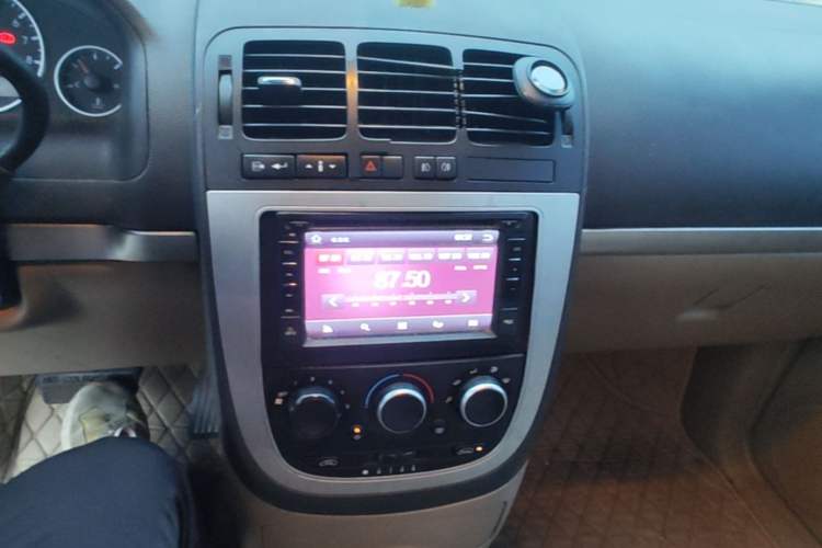 Used Buick GL8 2014 2.4L Executive Edition Audio And AC Panel