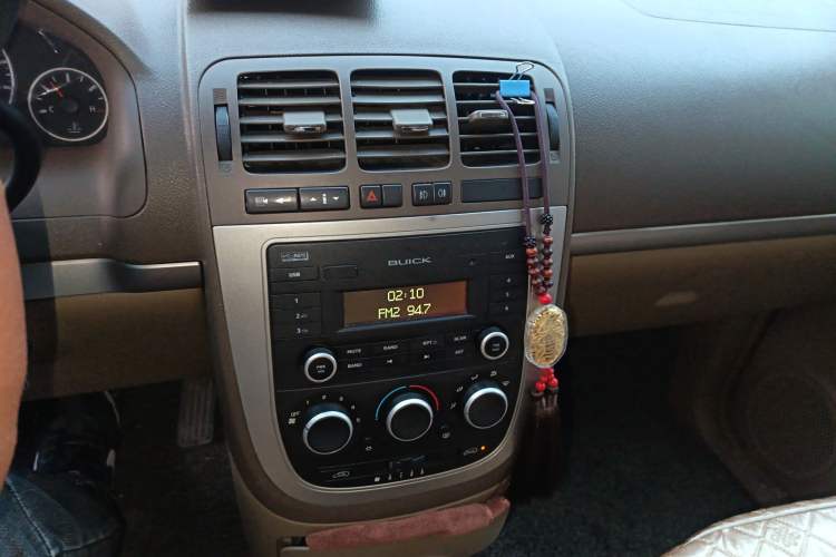 Used Buick GL8 2014 2.4L Classic Edition Audio And AC Panel