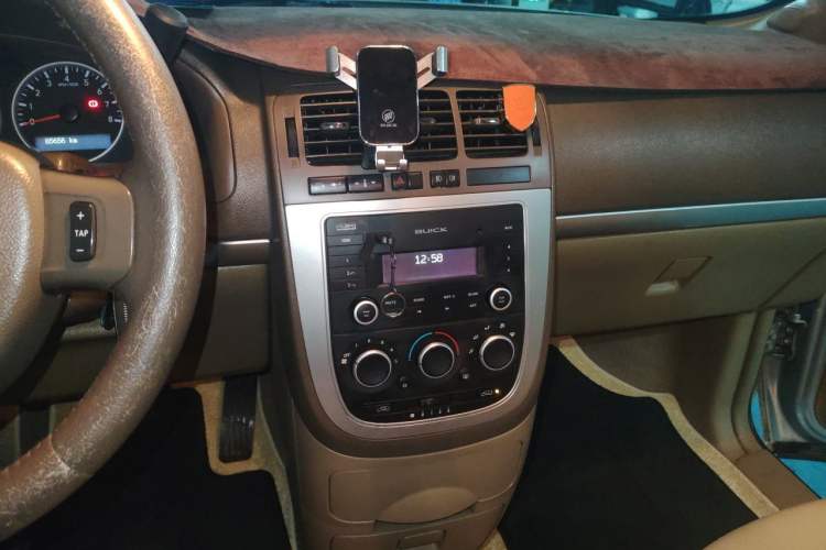 Used Buick GL8 2014 2.4L Classic Edition Audio And AC Panel