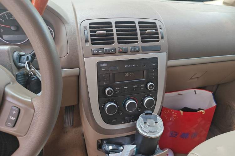 Used Buick GL8 2014 2.4L Classic Edition Audio And AC Panel