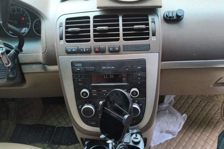 Used Buick GL8 2014 2.4L Classic Edition Audio And AC Panel