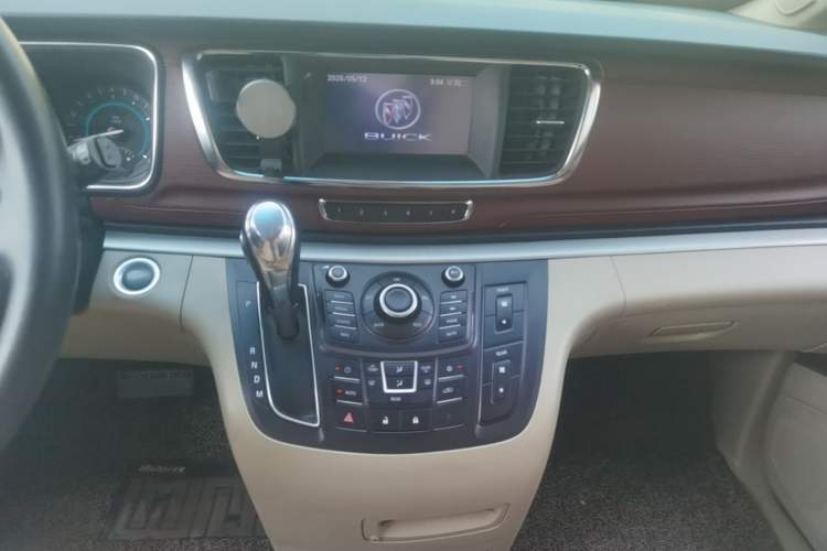 Used Buick GL8 2014 2.4L LT Luxury Business Executive Edition Audio And AC Panel