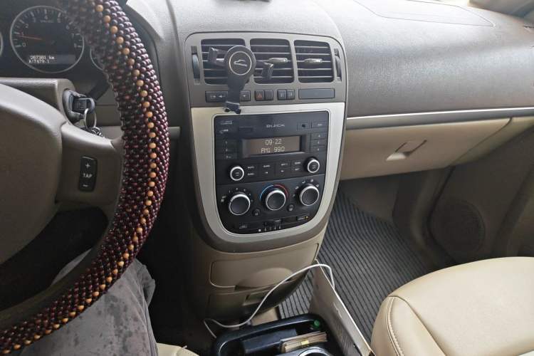 Used Buick GL8 2014 2.4L Classic Edition Audio And AC Panel