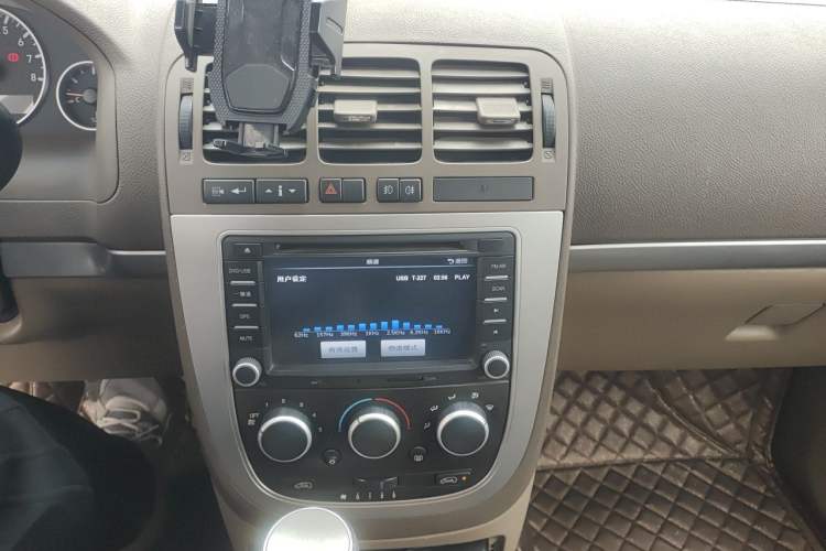 Used Buick GL8 2014 2.4L Classic Edition Audio And AC Panel