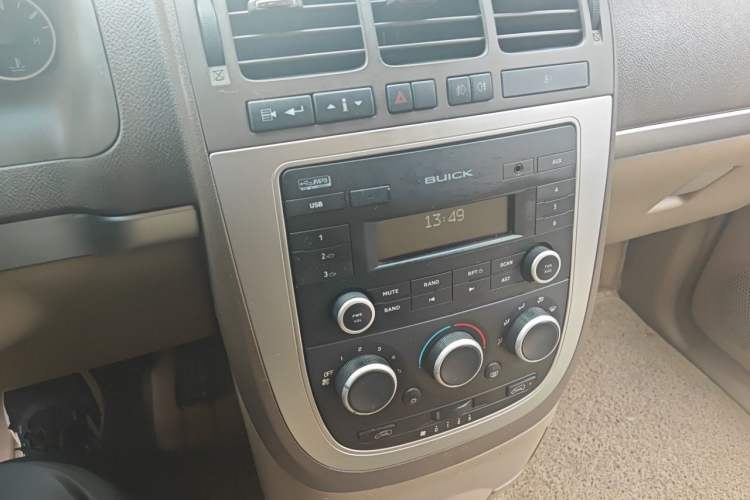Used Buick GL8 2014 2.4L Comfort Edition Audio And AC Panel