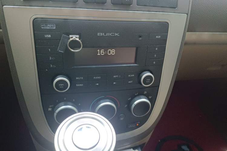 Used Buick GL8 2014 2.4L Classic Edition Audio And AC Panel