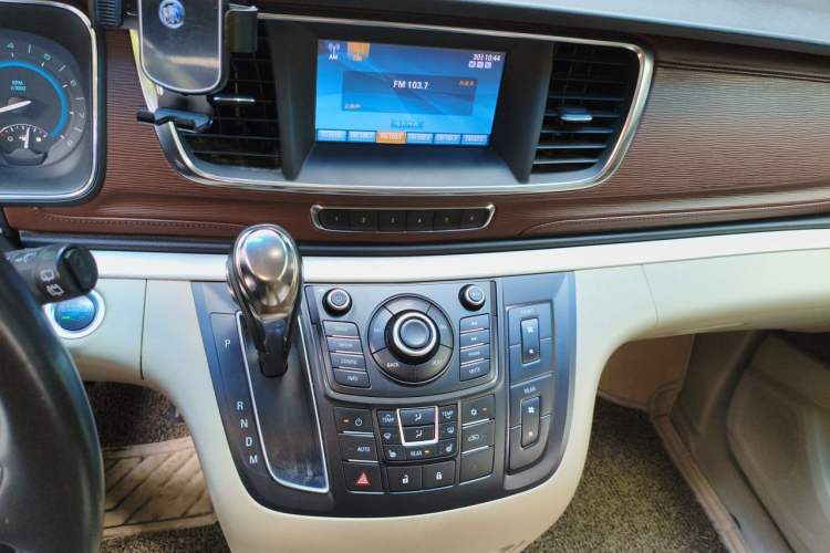 Used Buick GL8 2014 3.0L GT Luxury Business Haoya Edition Audio And AC Panel