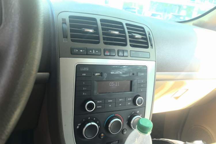Used Buick GL8 2014 2.4L Comfort Edition Audio And AC Panel