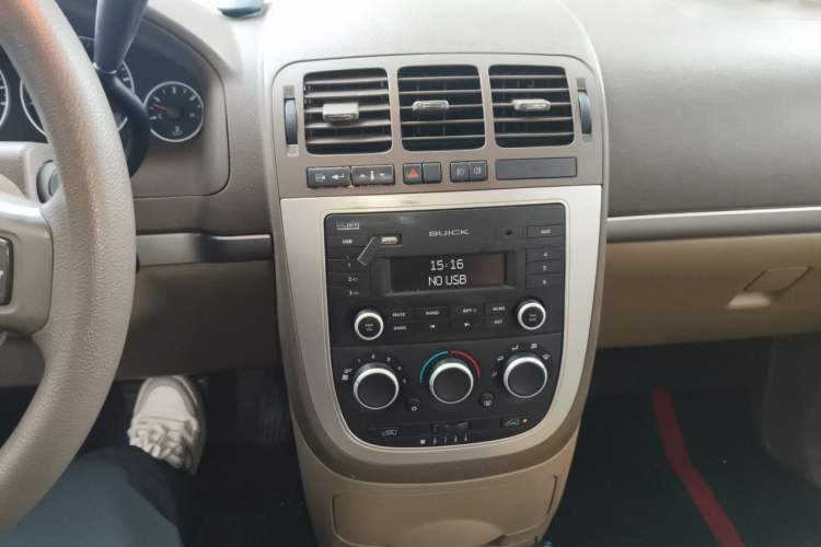 Used Buick GL8 2014 2.4L Classic Edition Audio And AC Panel
