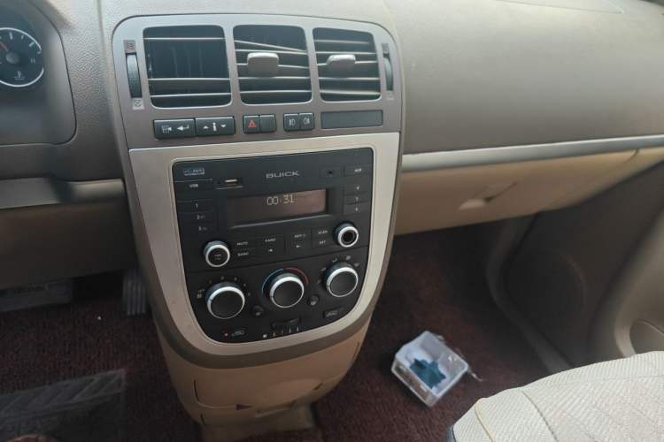 Used Buick GL8 2014 2.4L Classic Edition Audio And AC Panel