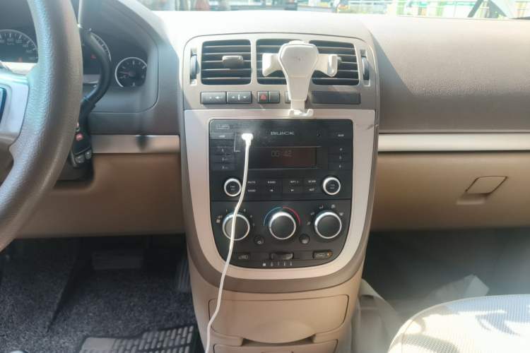 Used Buick GL8 2014 2.4L Classic Edition Audio And AC Panel