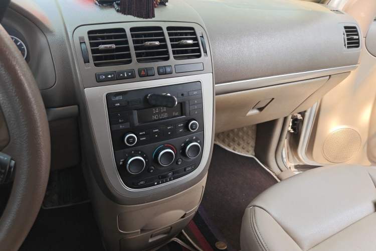 Used Buick GL8 2014 2.4L Classic Edition Audio And AC Panel