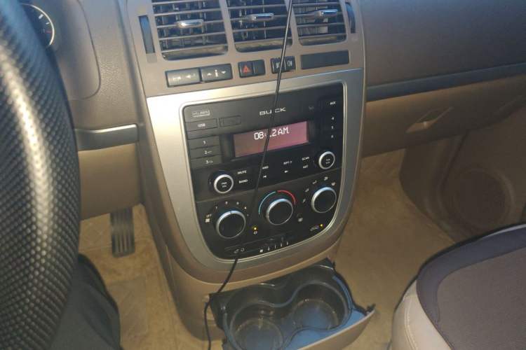 Used Buick GL8 2014 2.4L Classic Edition Audio And AC Panel