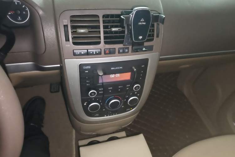 Used Buick GL8 2014 2.4L Comfort Edition Audio And AC Panel