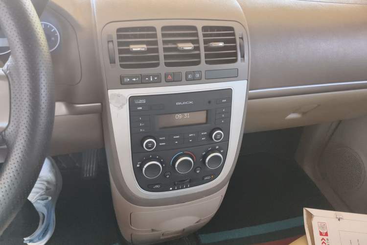 Used Buick GL8 2014 2.4L Classic Edition Audio And AC Panel
