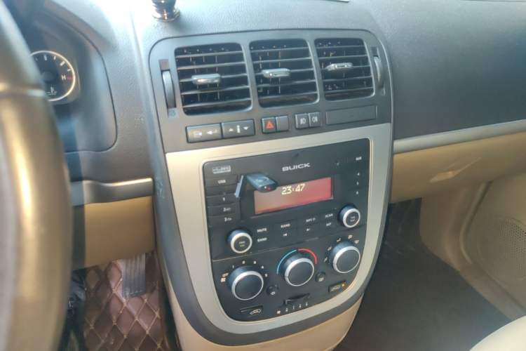 Used Buick GL8 2014 2.4L Executive Edition Audio And AC Panel