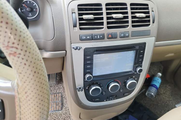 Used Buick GL8 2014 2.4L Classic Edition Audio And AC Panel